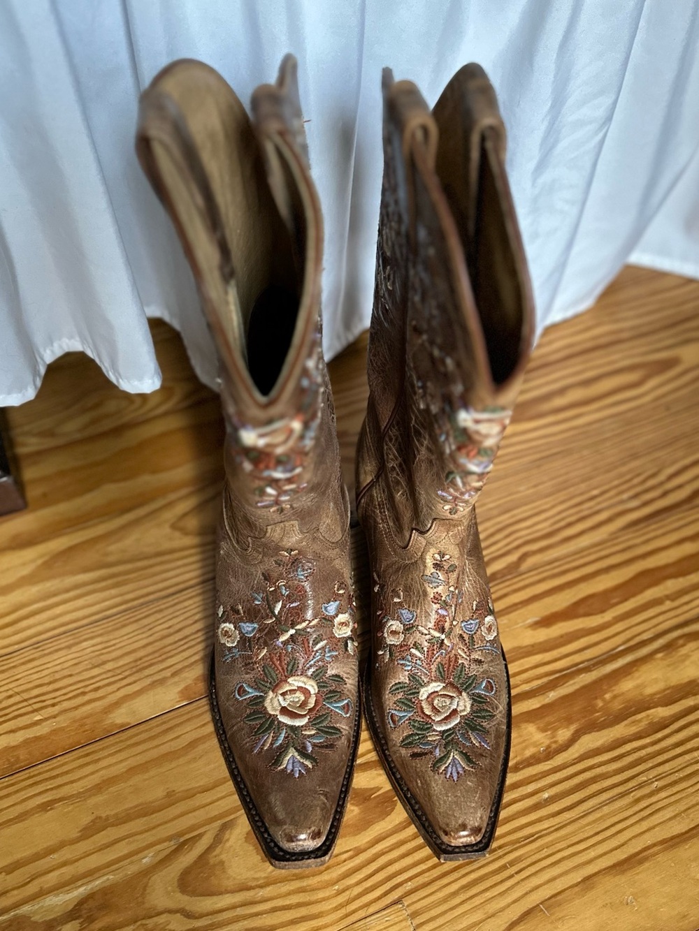 Shyanne Cowgirl Boots - Floral Embroidered